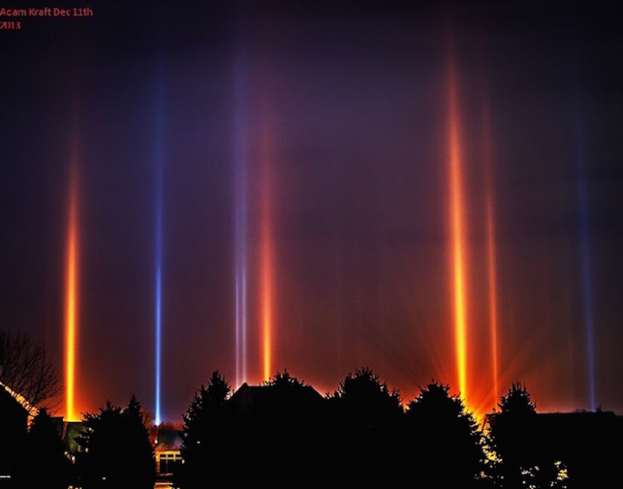 light-pillars-night-sky-ontario-timothy-joseph-elzinga-28-58788f04d578a__880